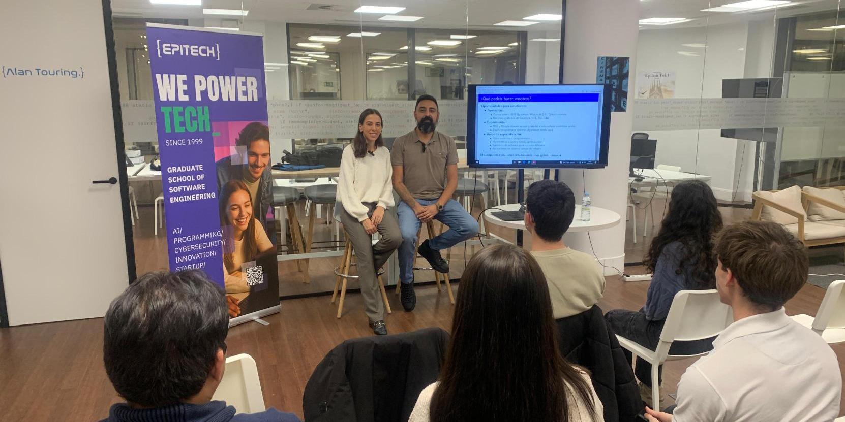 Ineco’s experts Inés and Lucas during the session