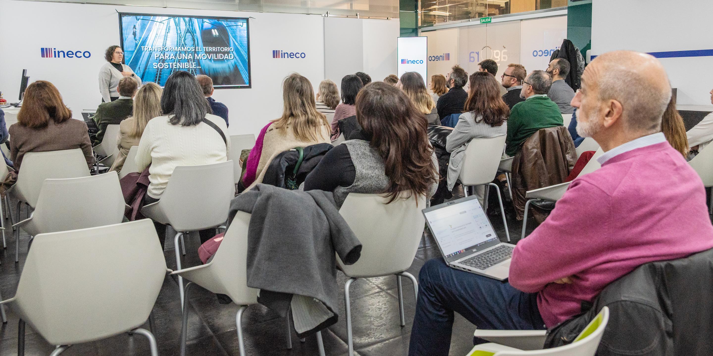 Image of the room during the plenary session