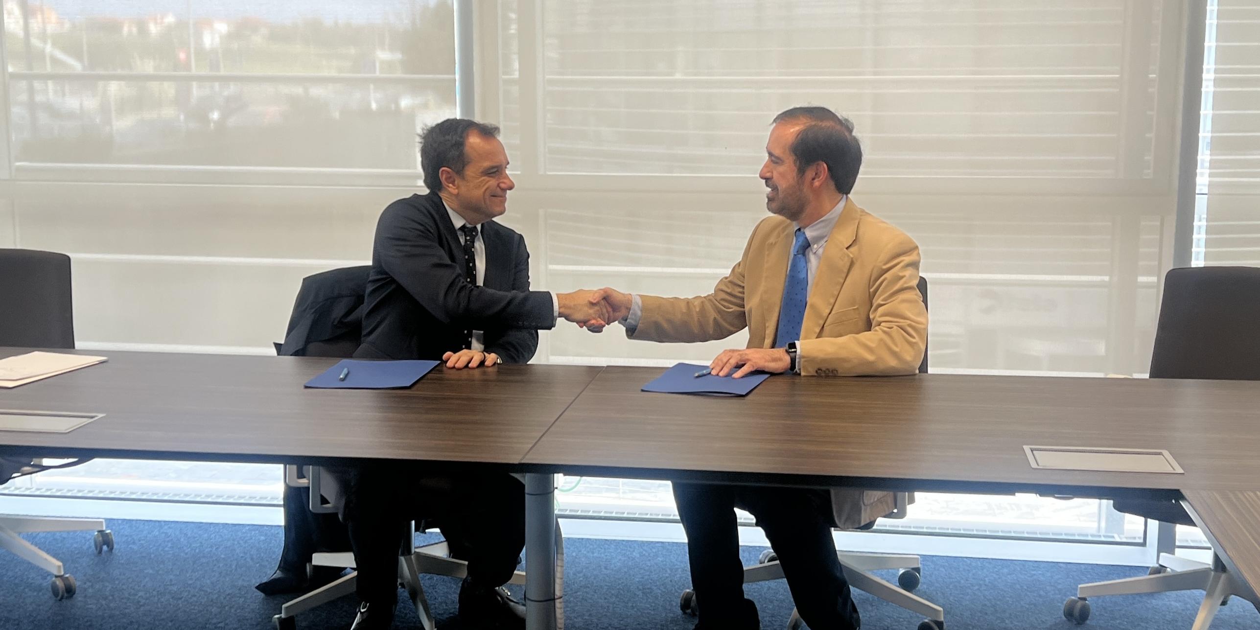 Sergio Vázquez Torrón, President of Ineco, alongside Raúl Medina, Managing Director of IH Cantabria.