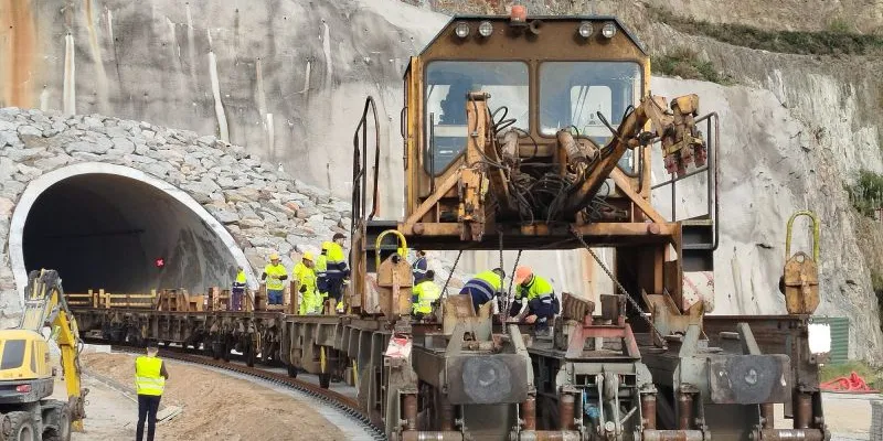 The project, delivered by Adif High Speed with works supervision by Ineco, marks further progress in the rail connection of a key piece of infrastructure for the Galician port system