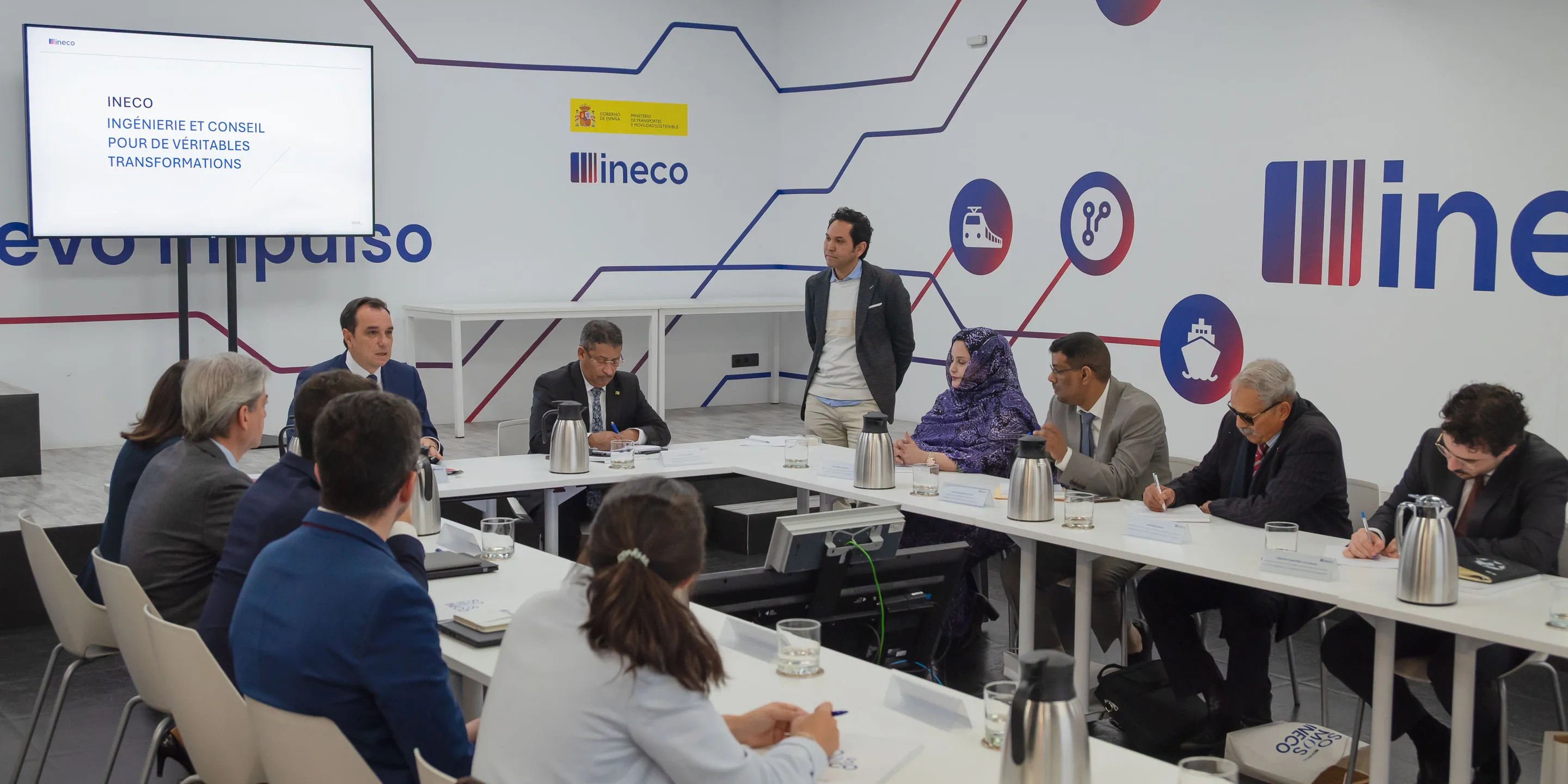 Durante la reunión, ambas partes han abordado posibles líneas de cooperación en ámbitos como la planificación del transporte, la modernización de infraestructuras y el desarrollo de soluciones sostenibles.