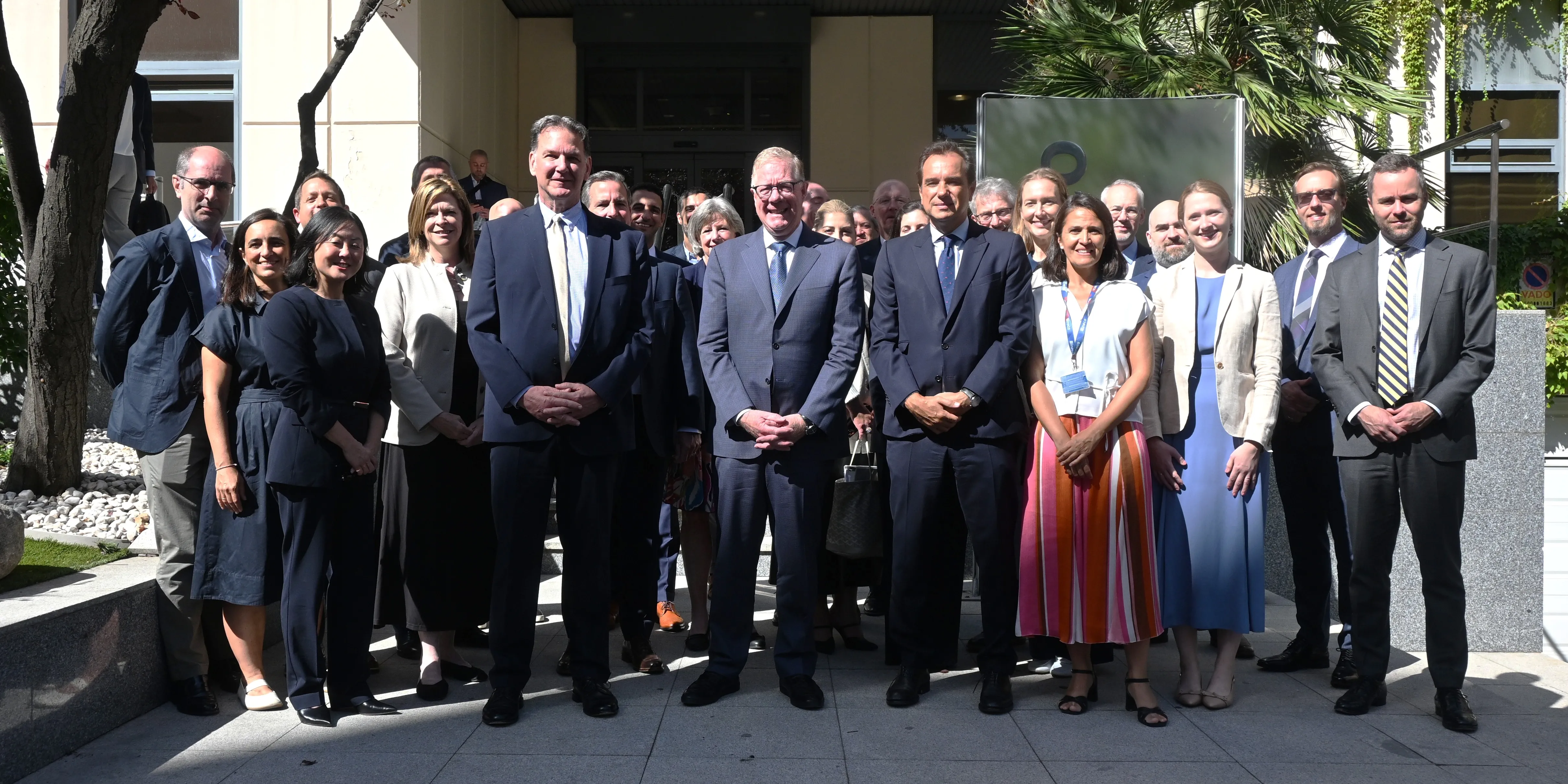 Una delegación del Departamento de Transportes de Estados Unidos ha visitado la sede de Ineco en Madrid para conocer de mano de una representación de la compañía encabezada por su presidente, Sergio Vázquez Torrón, el modelo ferroviario español
