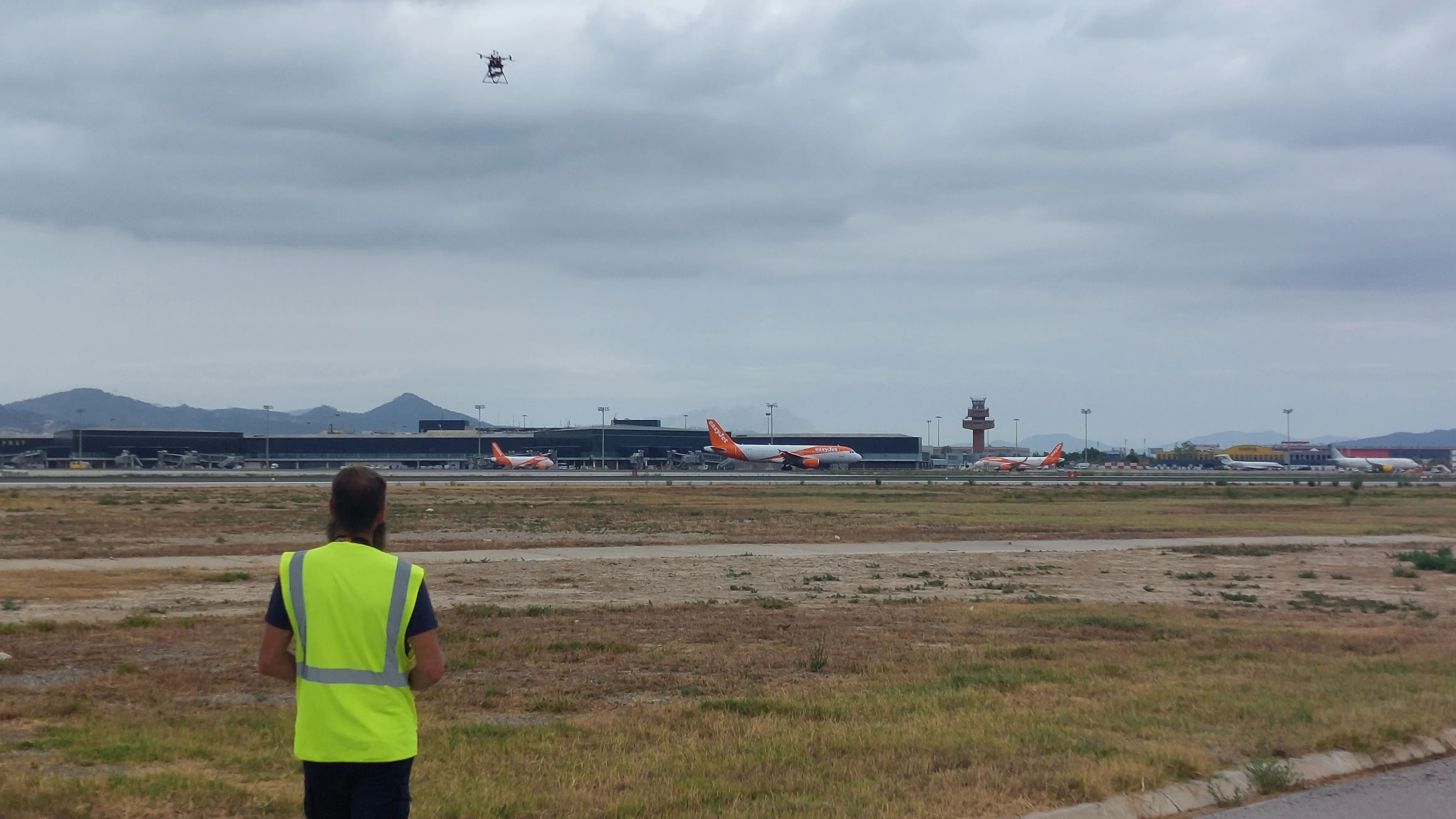 Éxito de la primera operación con drones en el aeropuerto de Barcelona