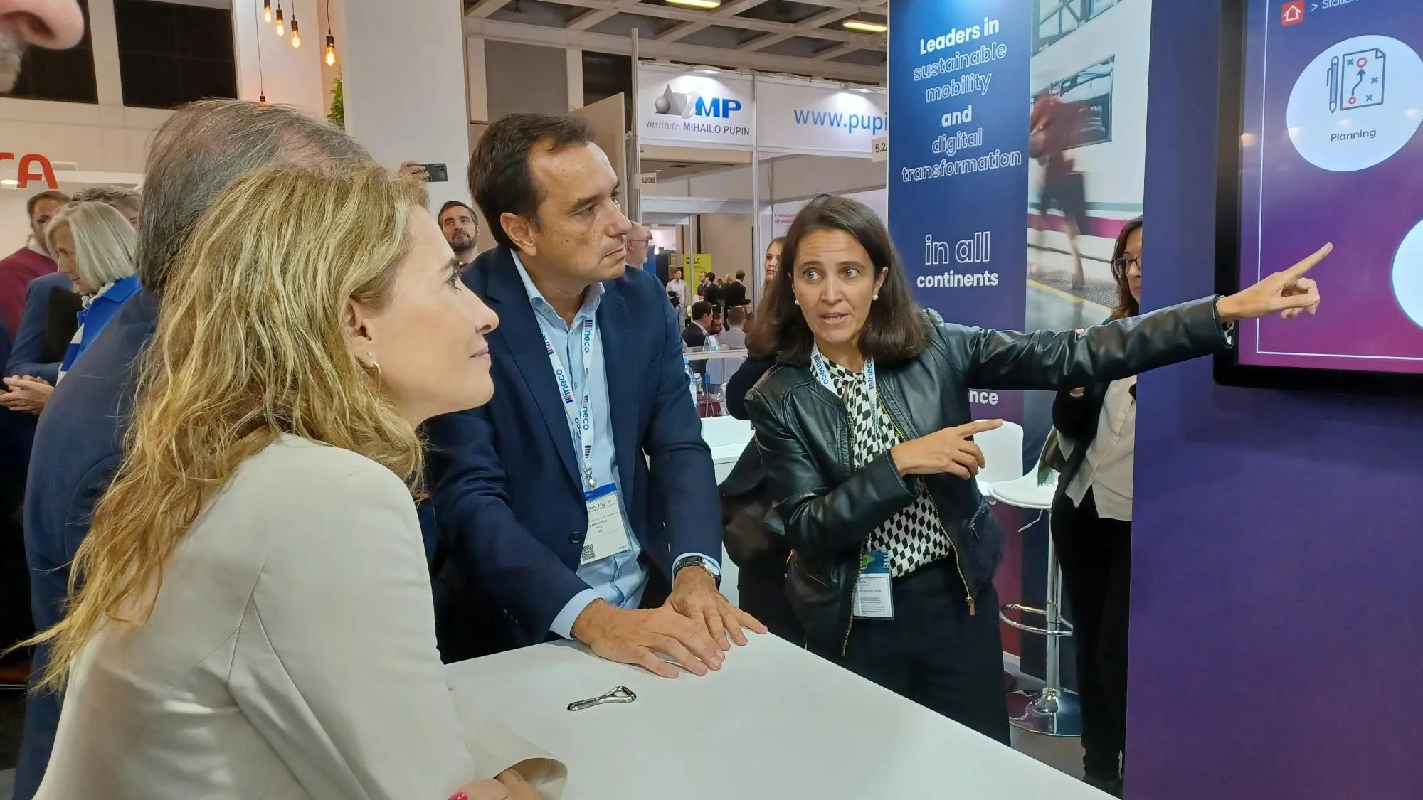 La ministra Raquel Sánchez conoce las novedades que Ineco presenta en Innotrans