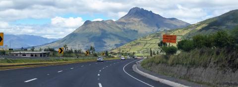 Roads in Ecuador: drafts, designs, structuring and supervision